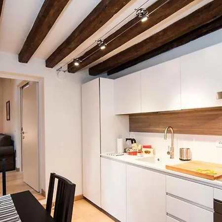 Cosy Nest Apartment *